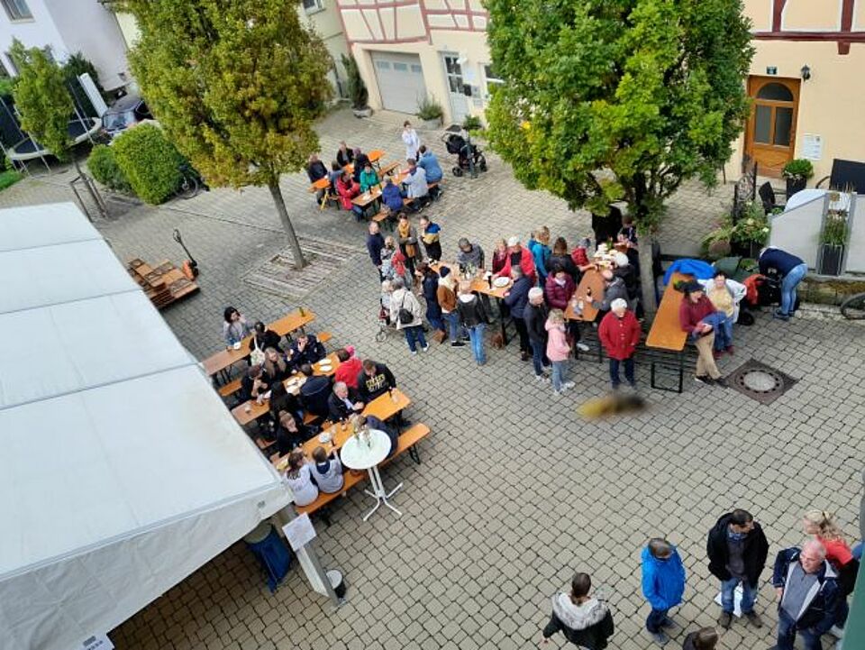 zu sehen ist die Bewirtung beim 40jährigen Jubiläum des JRK Neidlingen
