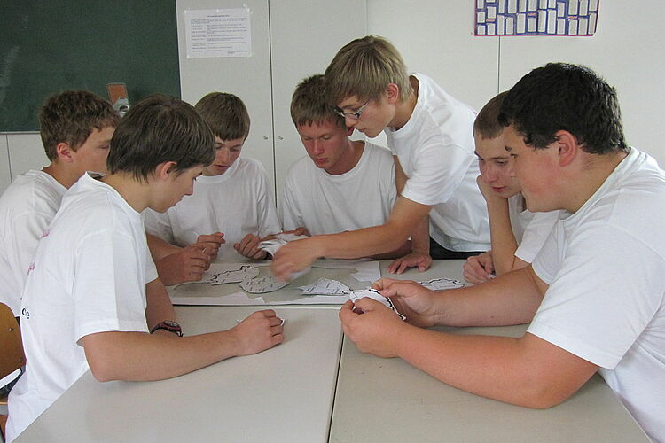 zu sehen ist eine Gruppe des JRK Neidlingen beim Landeswettbewerb 2012